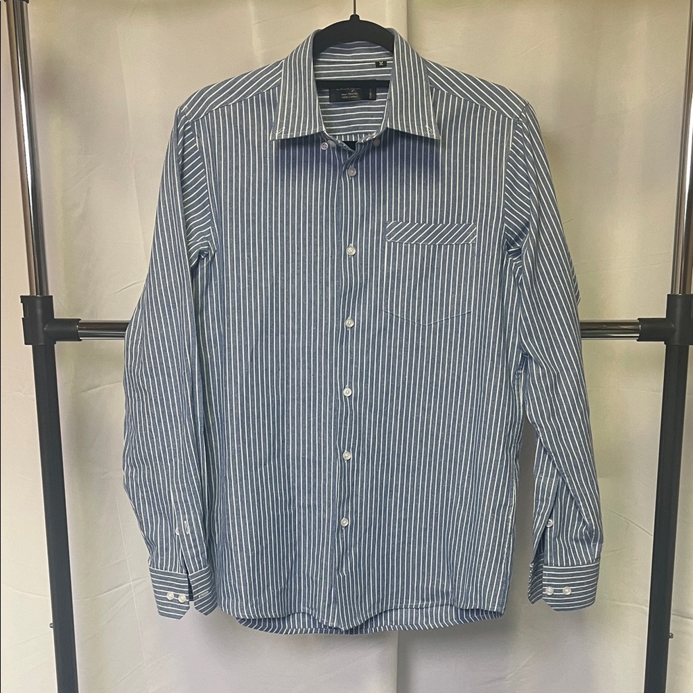 St. Lynn men’s blue and white Striped Men's Casual Button-Down Shirt medium